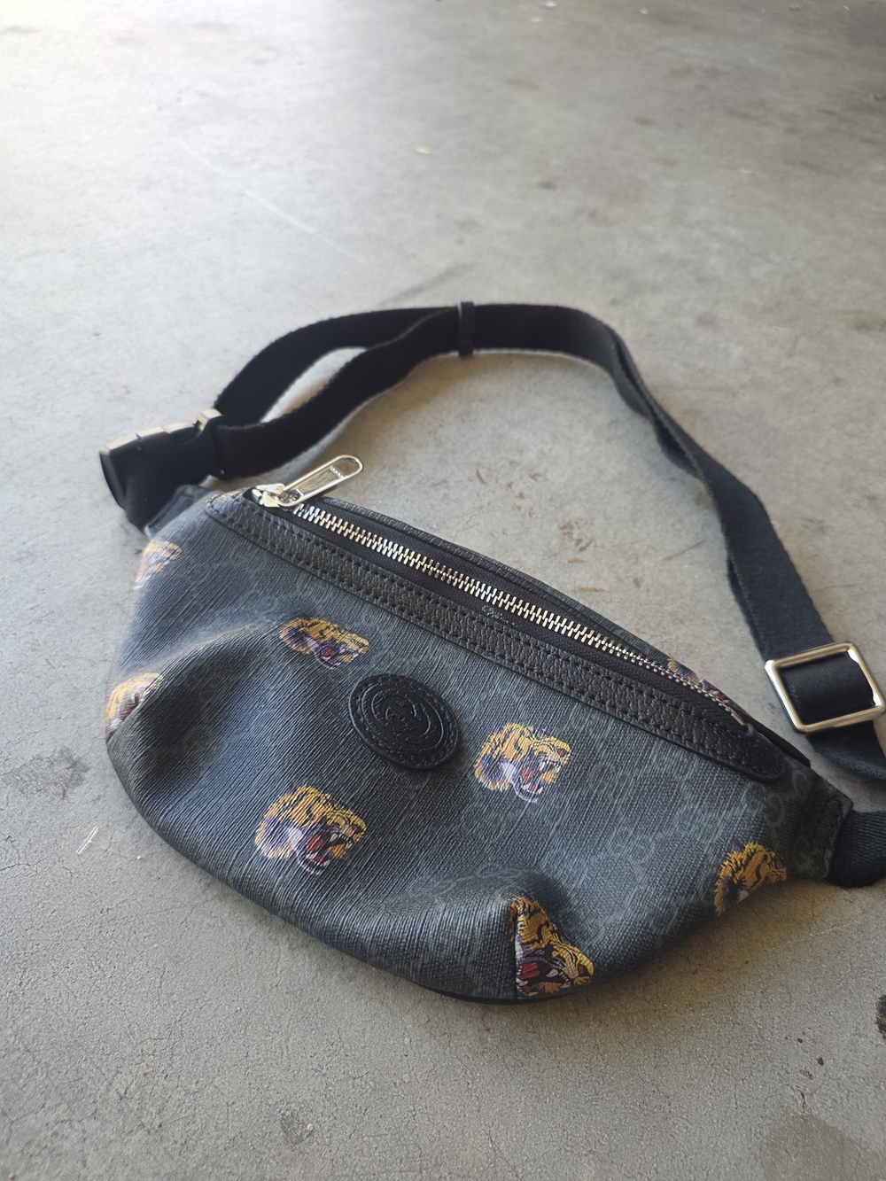 Designer Patterned Black Fanny Pack with Tiger Motif - Picture 2 of 4